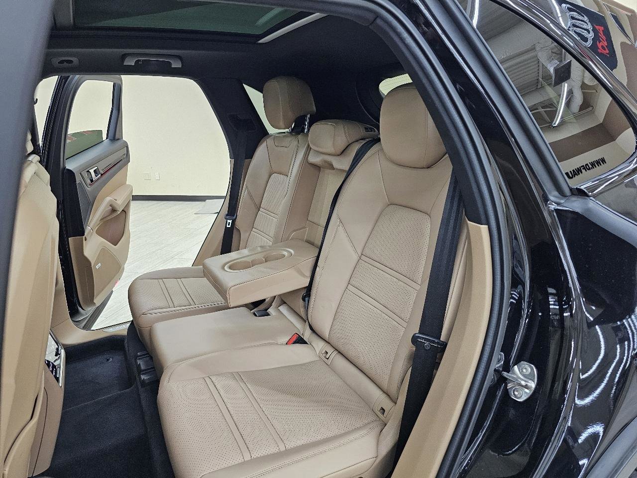 Used 2020 Porsche Cayenne AWD/4WD image 26