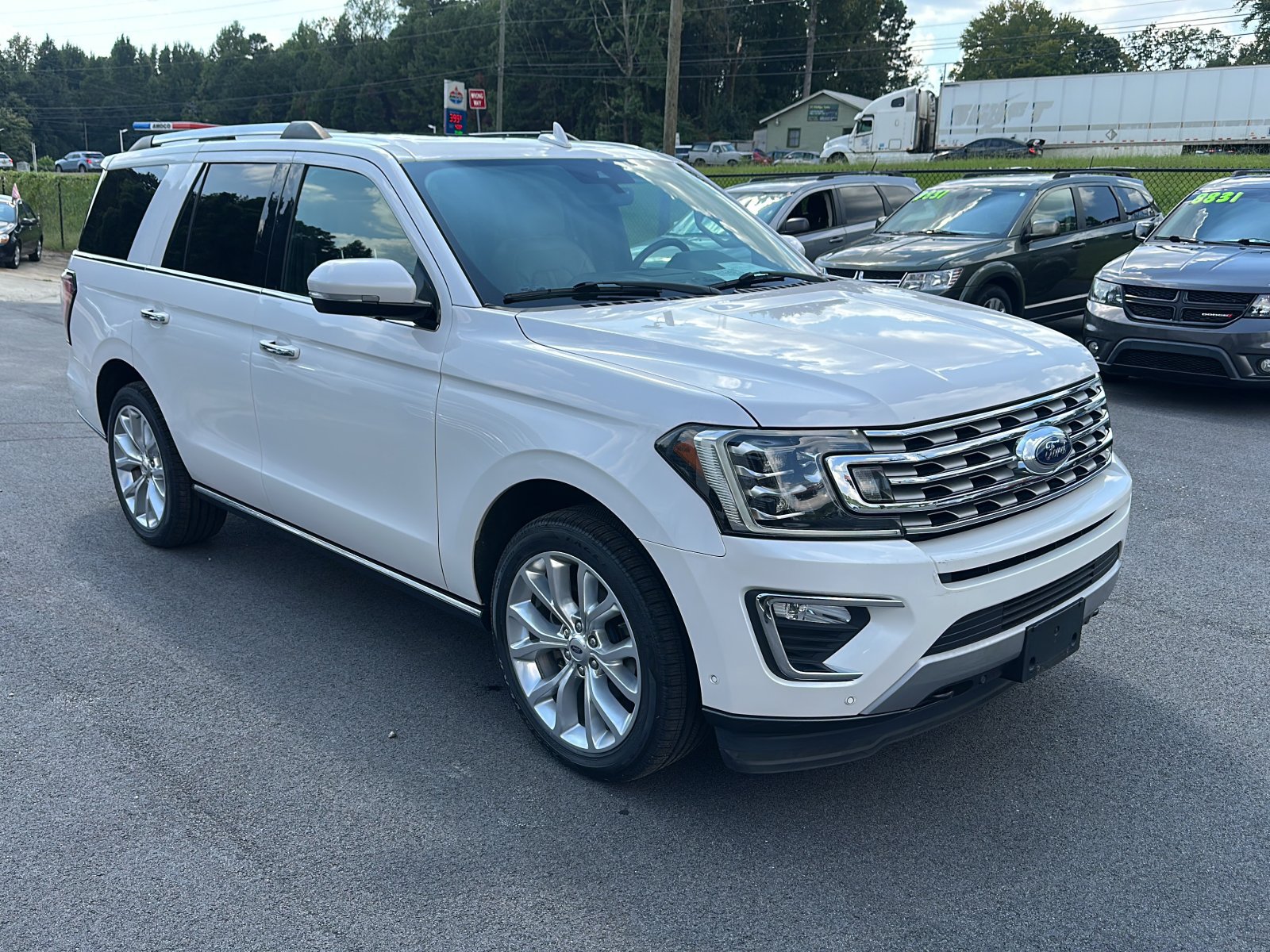 Used 2019 Ford Expedition Limited w/ Equipment Group 302A AWD/4WD image 7