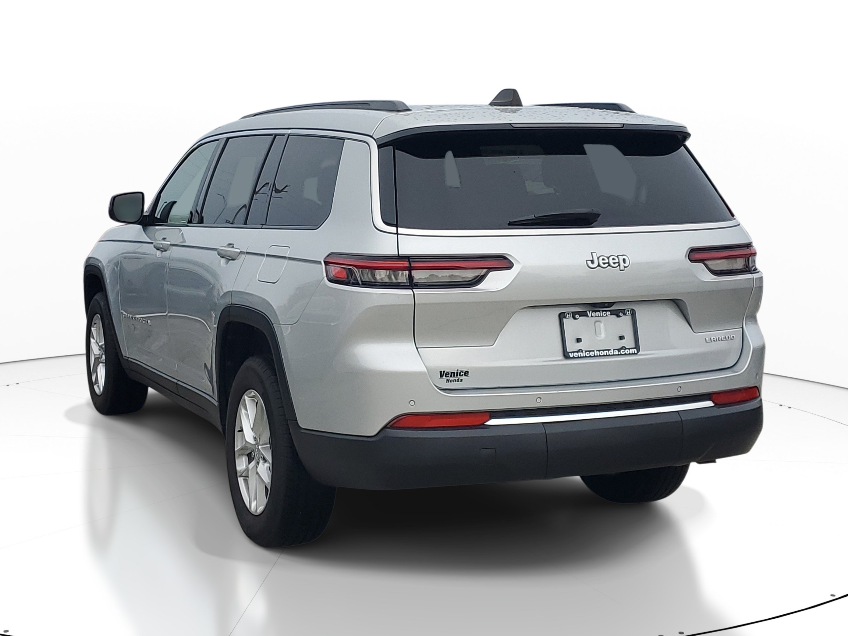 Used 2024 Jeep Grand Cherokee L Laredo RWD image 4