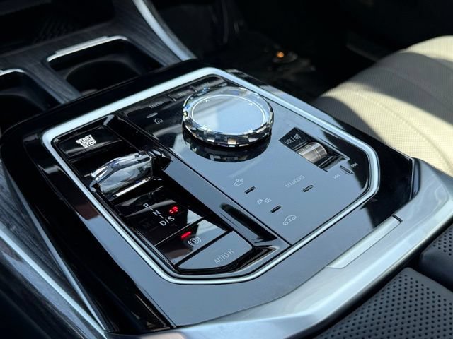 Used 2026 BMW 750e xDrive AWD/4WD image 27