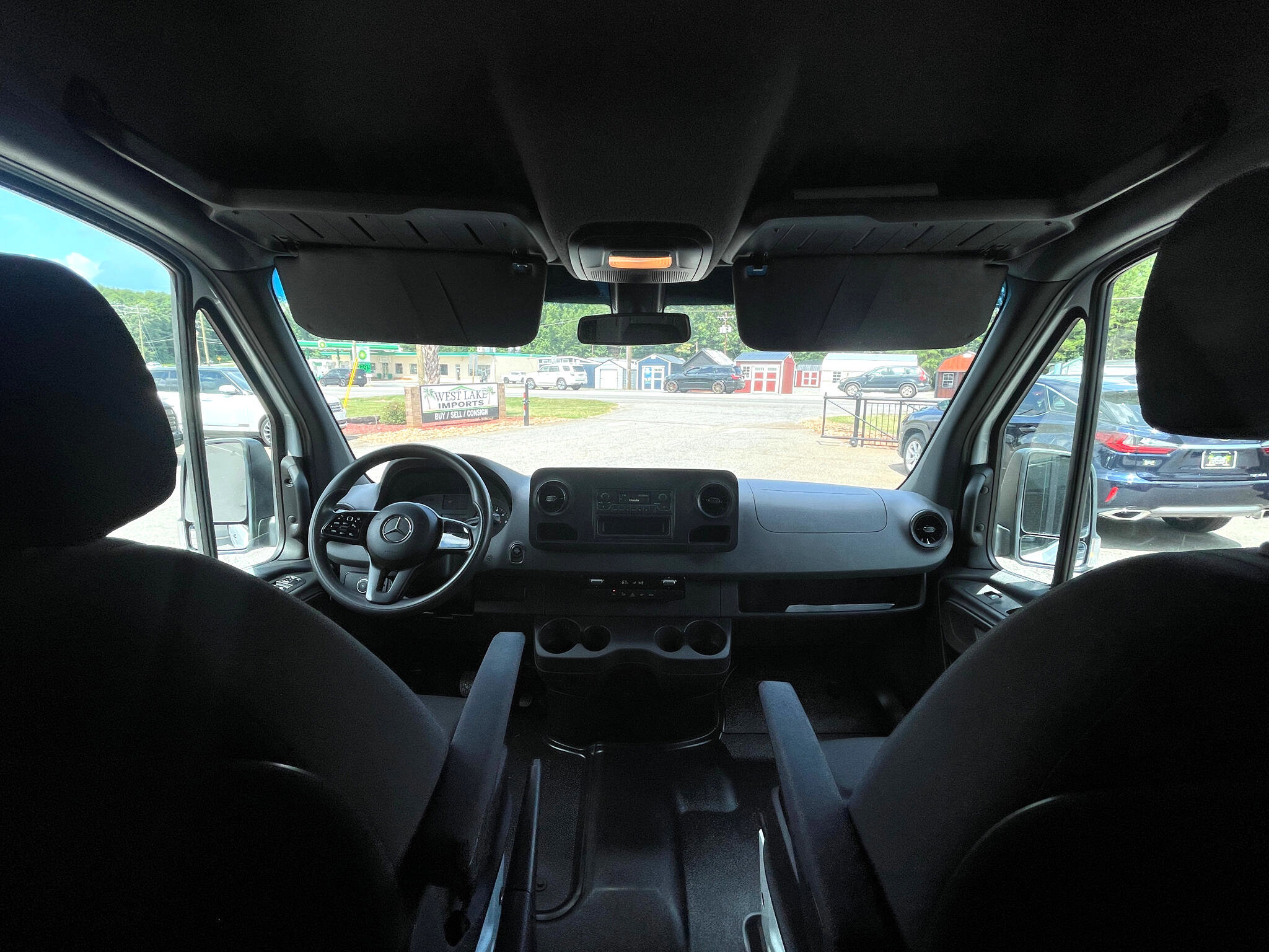 Used 2023 Mercedes-Benz Sprinter 2500 image 34