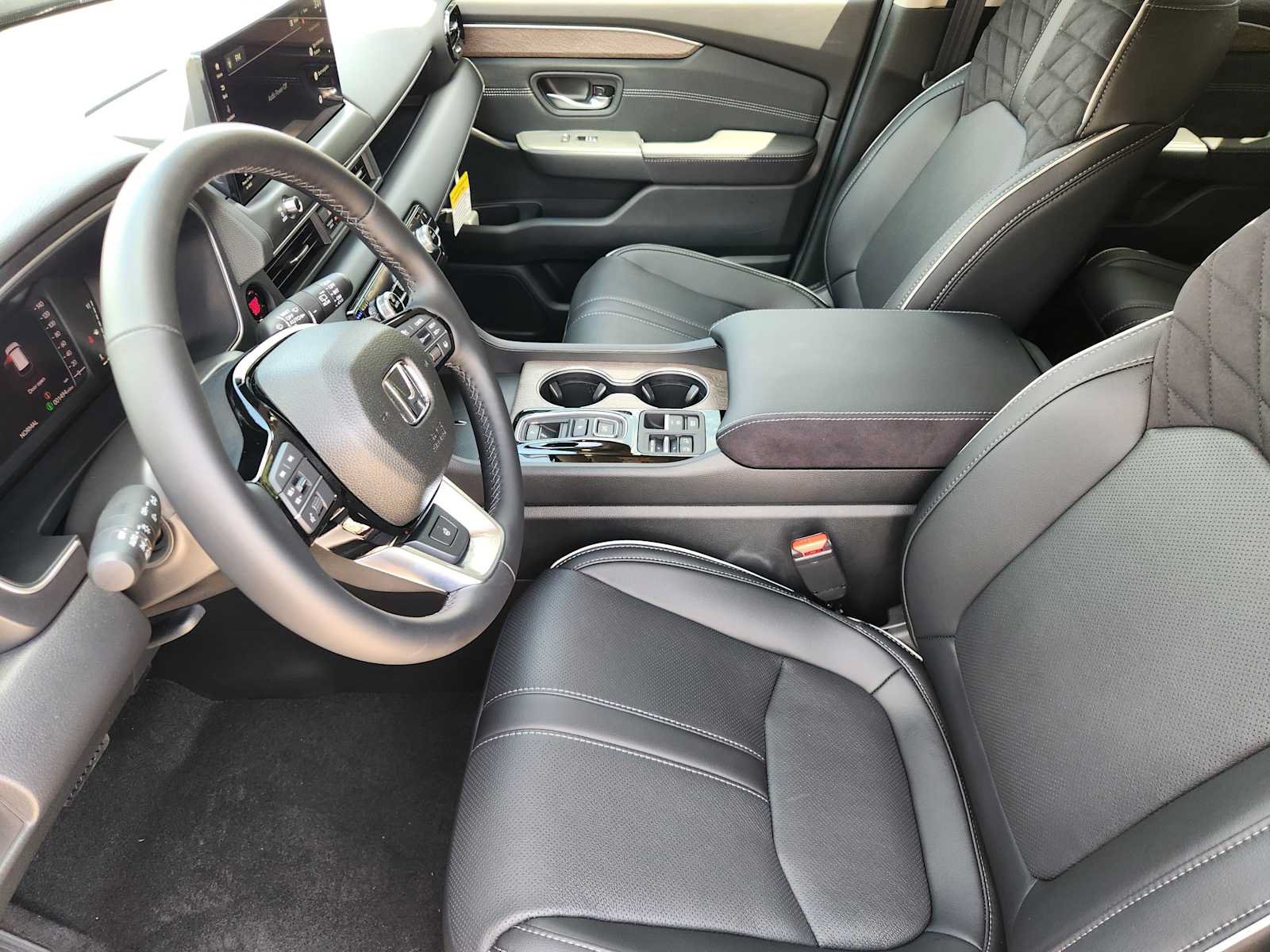 Used 2026 Honda Pilot Elite image 12
