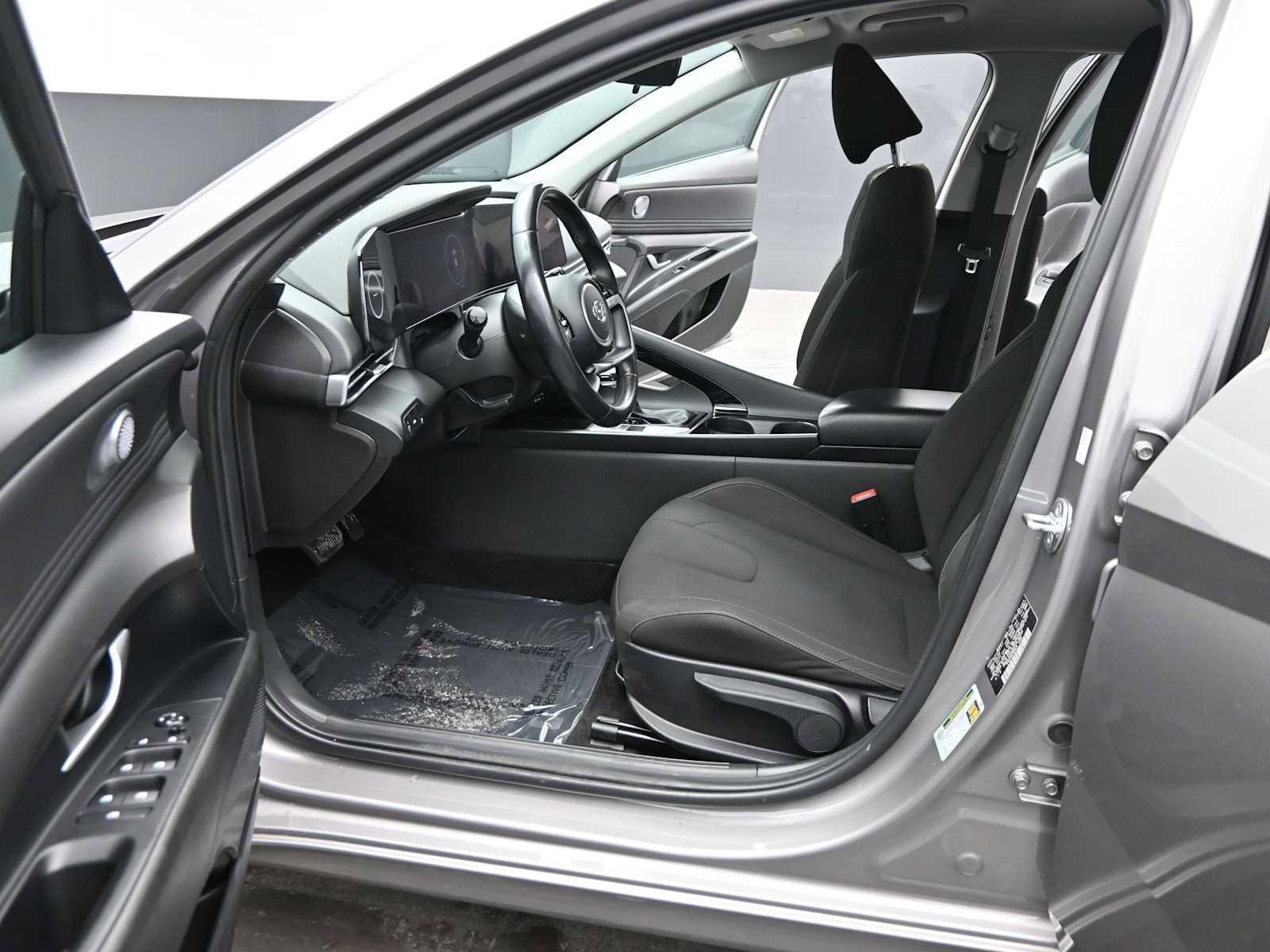 Used 2023 Hyundai Elantra SEL w/ Convenience Package image 15