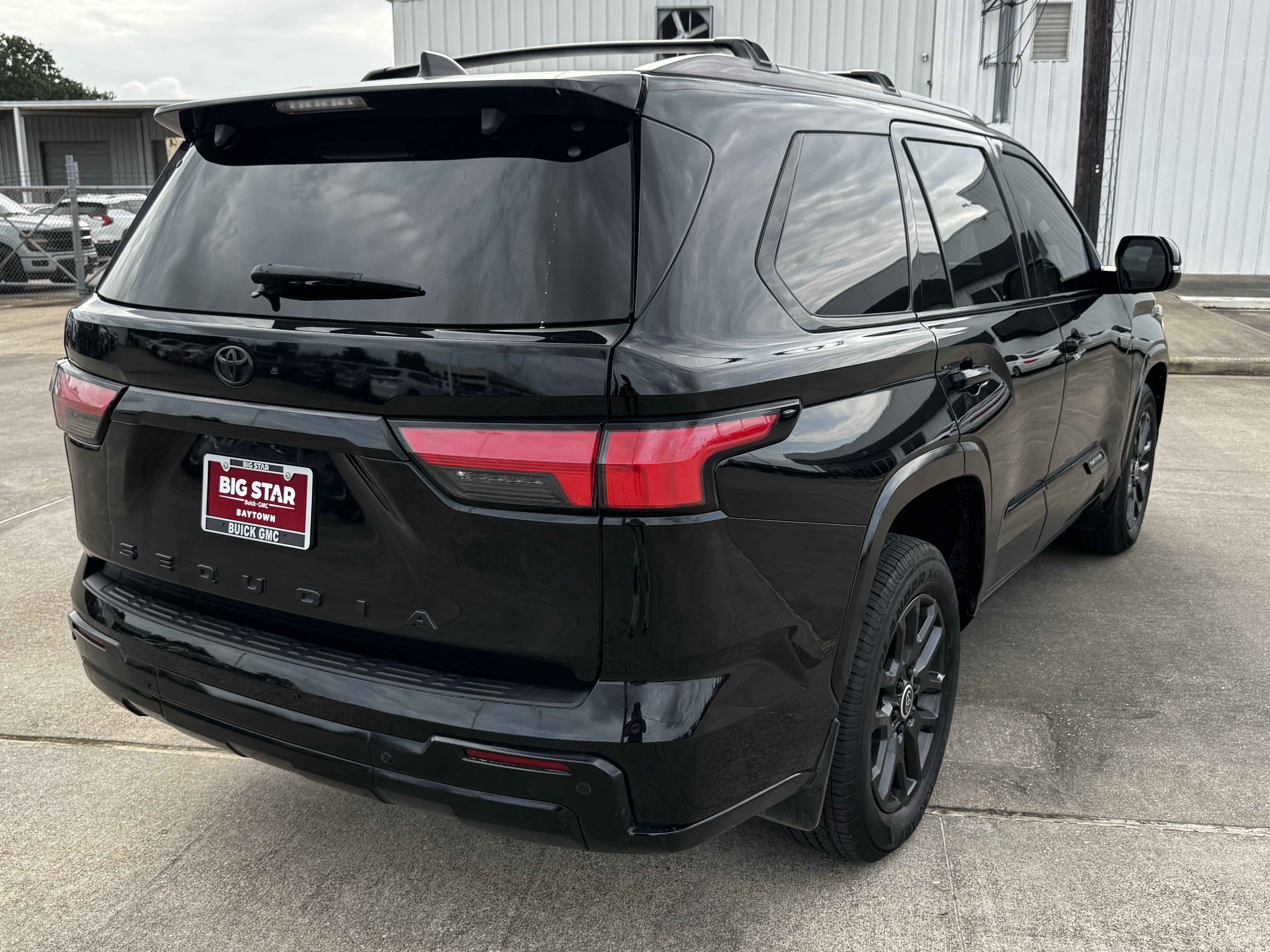 Used 2024 Toyota Sequoia Platinum AWD/4WD image 8