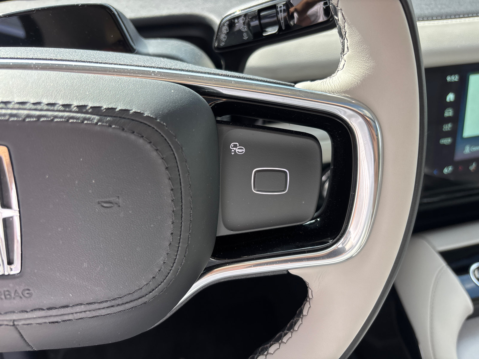 New 2026 Lincoln Navigator Reserve AWD/4WD image 17