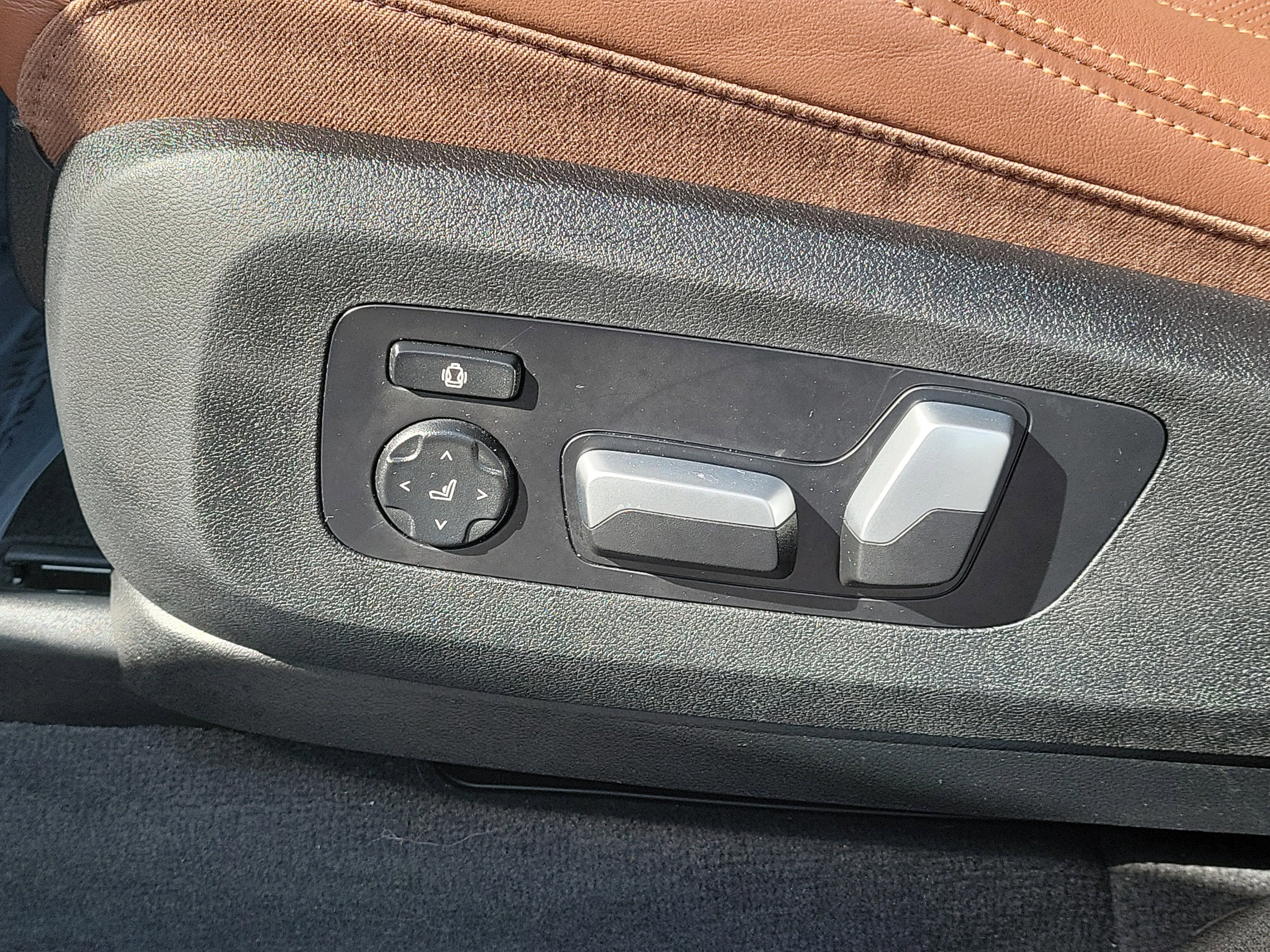 Used 2024 BMW X5 sDrive40i w/ Premium Package image 22