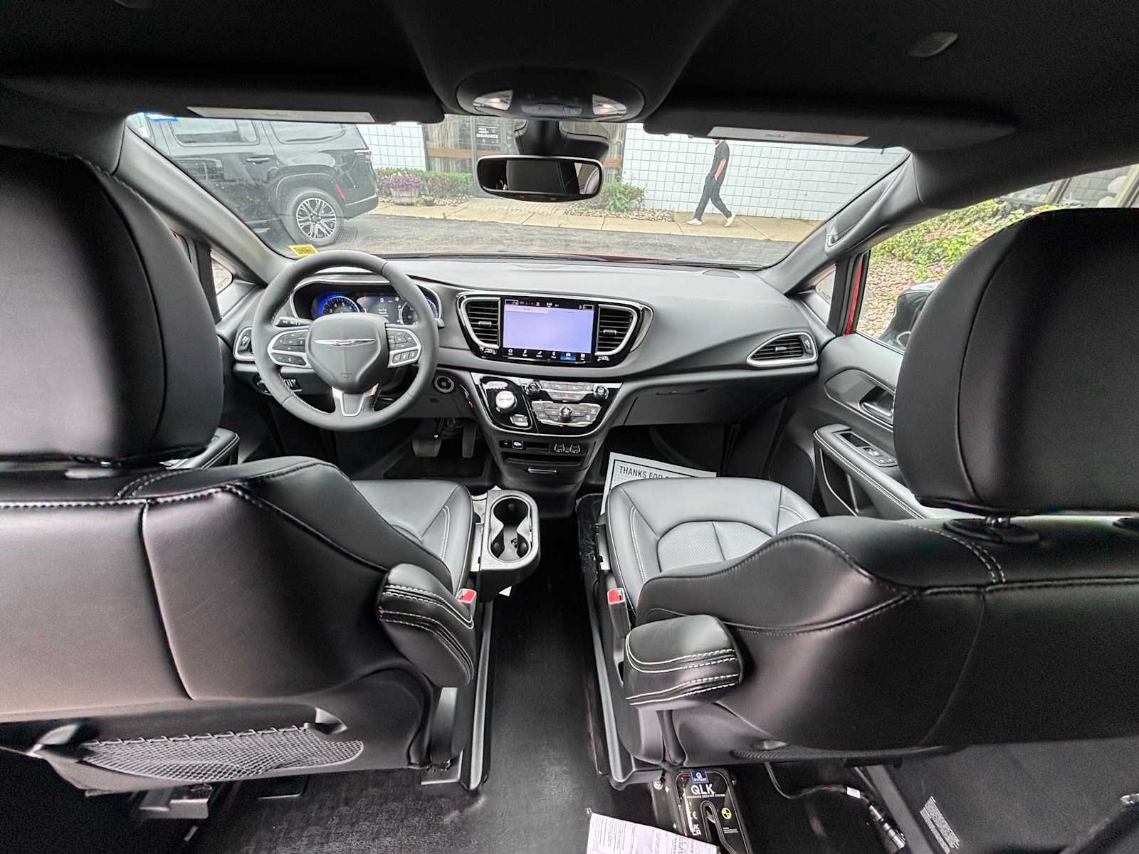 Used 2025 Chrysler Voyager LX FWD image 16