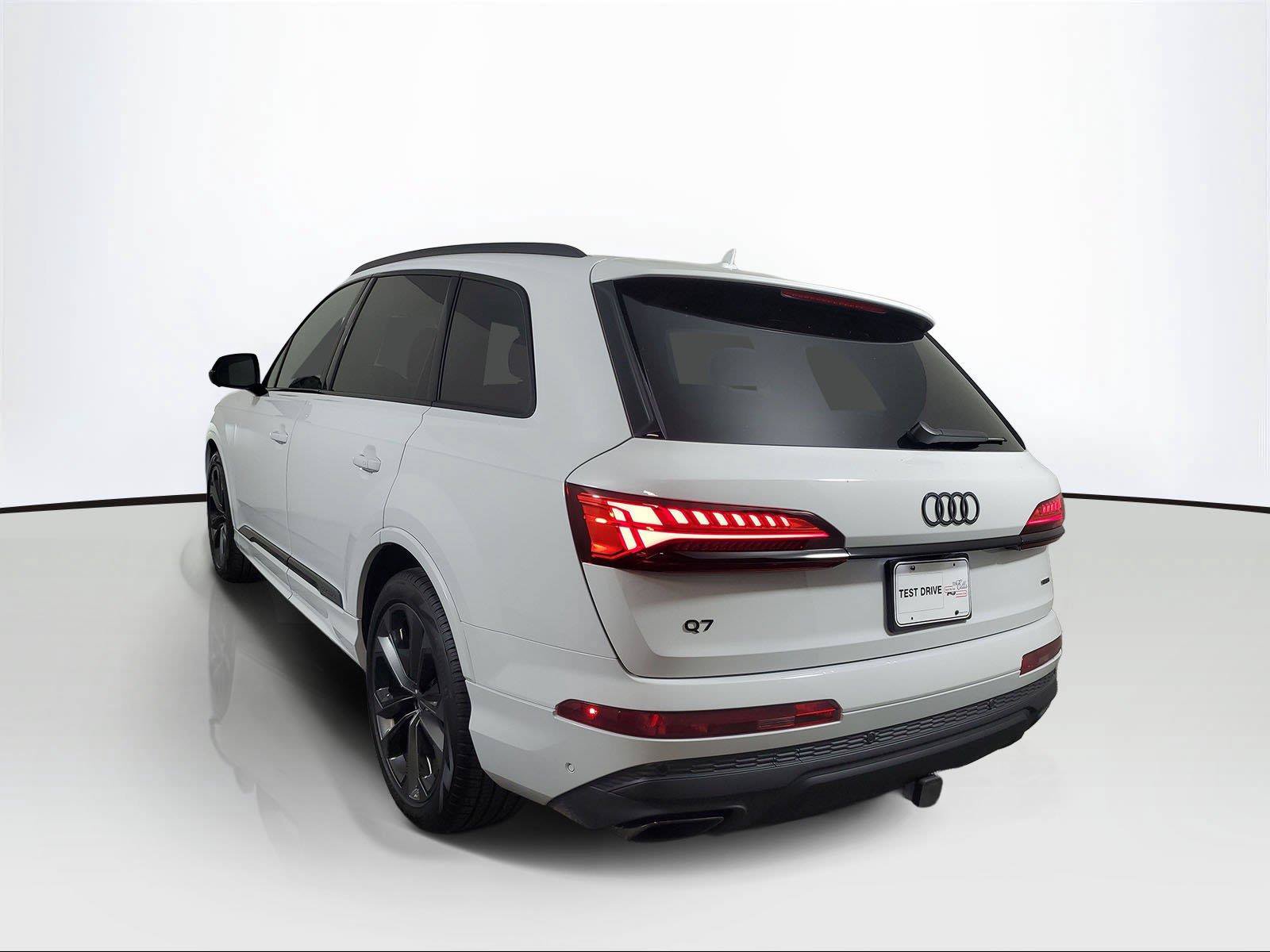 Used 2026 Audi Q7 3.0T Premium Plus AWD/4WD image 4