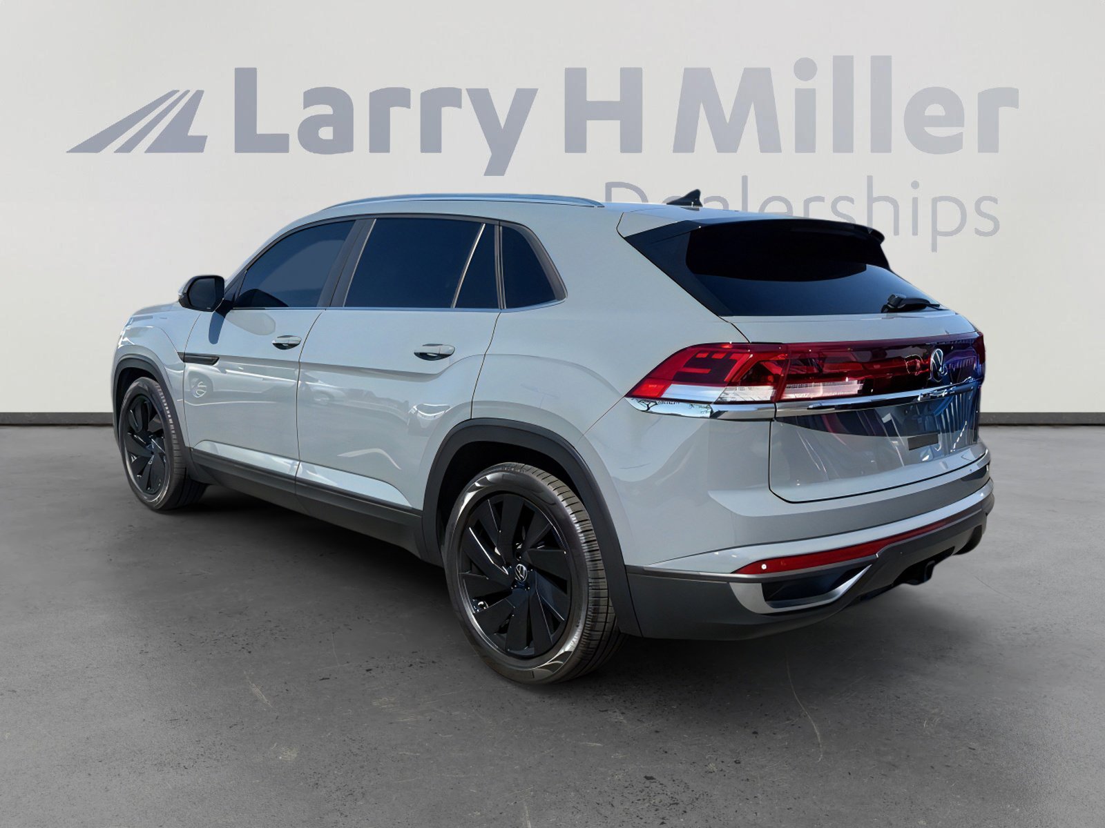 Used 2024 Volkswagen Atlas Cross Sport SE image 4