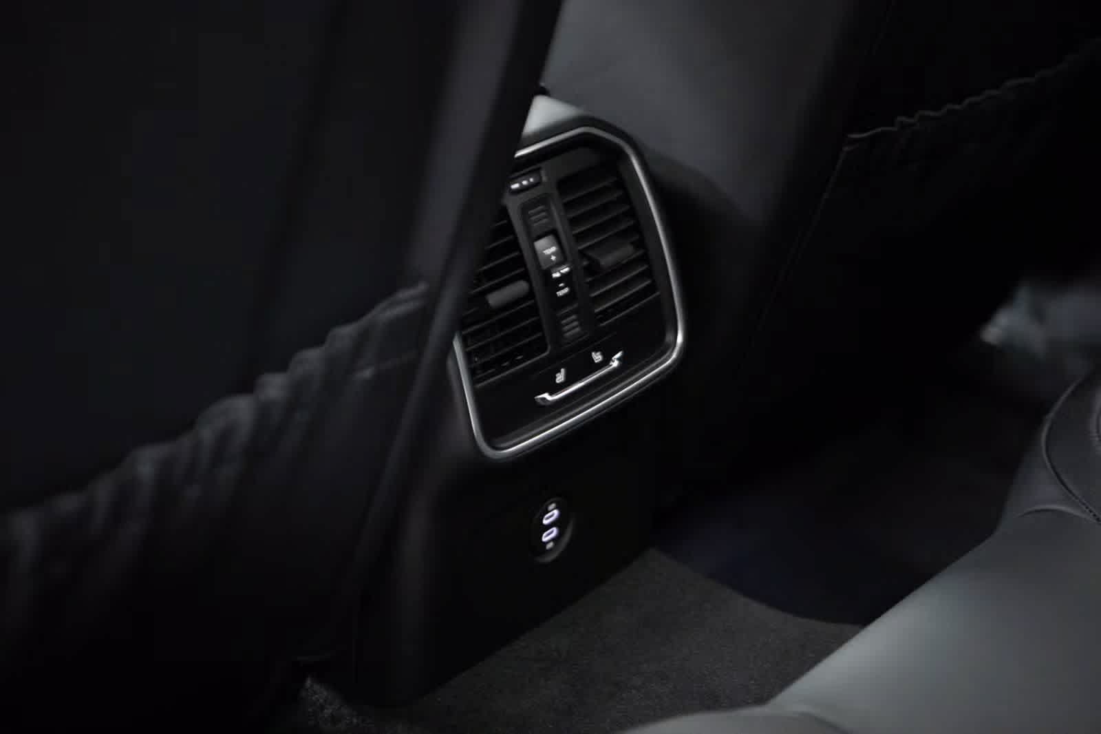 Certified 2026 Porsche Macan AWD/4WD image 35