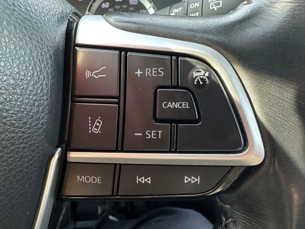 Used 2022 Toyota Highlander XLE image 25