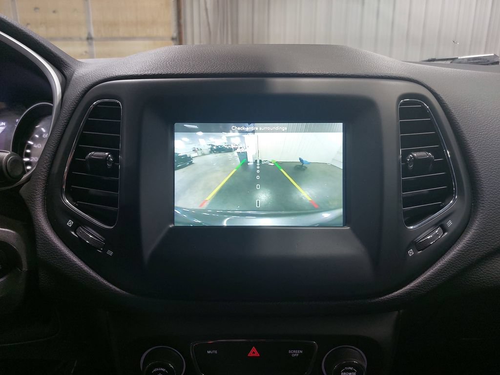 Used 2019 Jeep Compass Latitude w/ Cold Weather Group AWD/4WD image 24