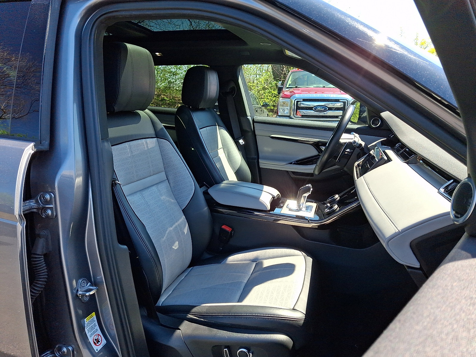 Used 2021 Land Rover Range Rover Evoque R-Dynamic HSE AWD/4WD image 3