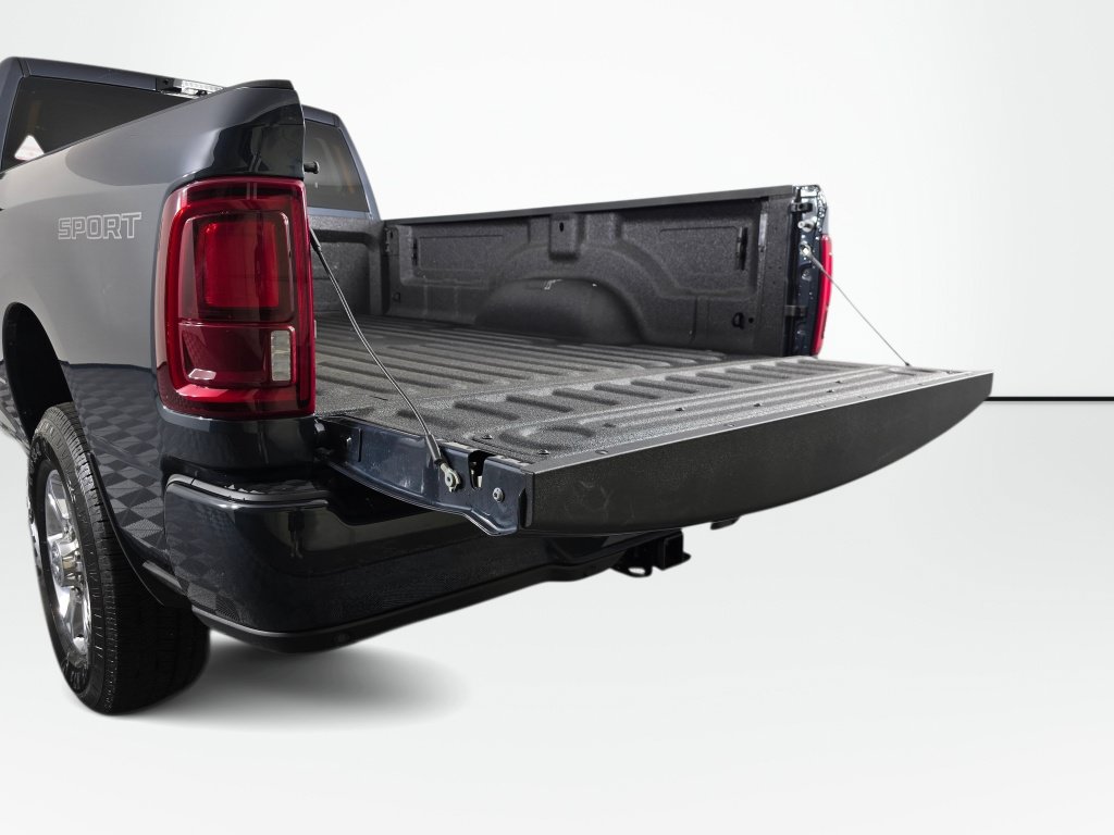 New 2026 RAM 3500 Big Horn AWD/4WD image 14