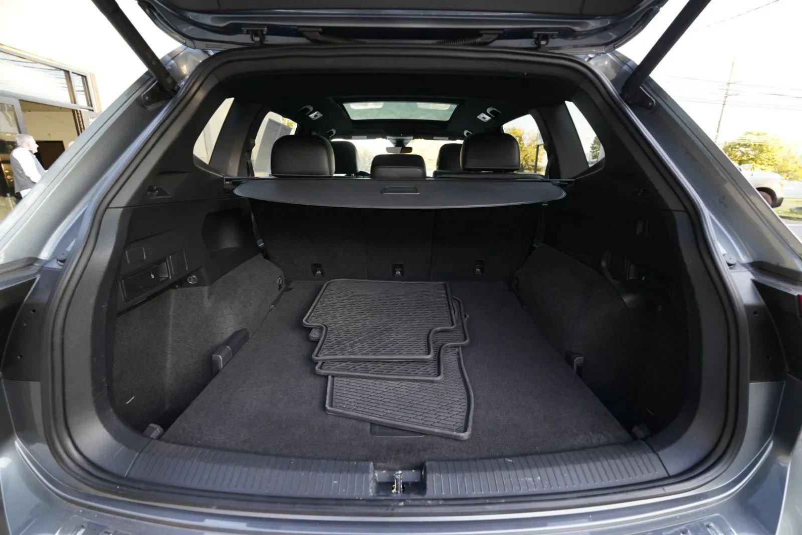 Used 2022 Volkswagen Tiguan SEL R-Line AWD/4WD image 31