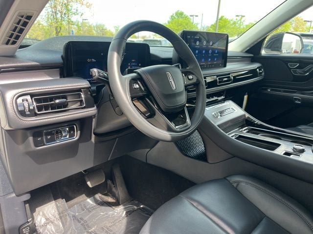 Certified 2025 Lincoln Aviator AWD image 26