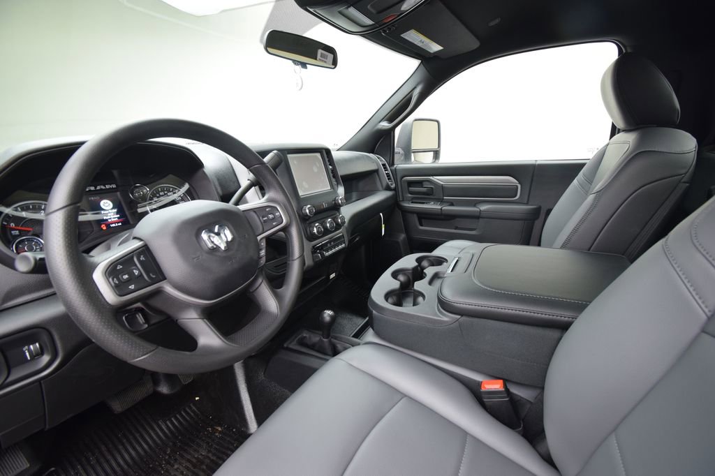 New 2024 RAM 5500 Tradesman image 32