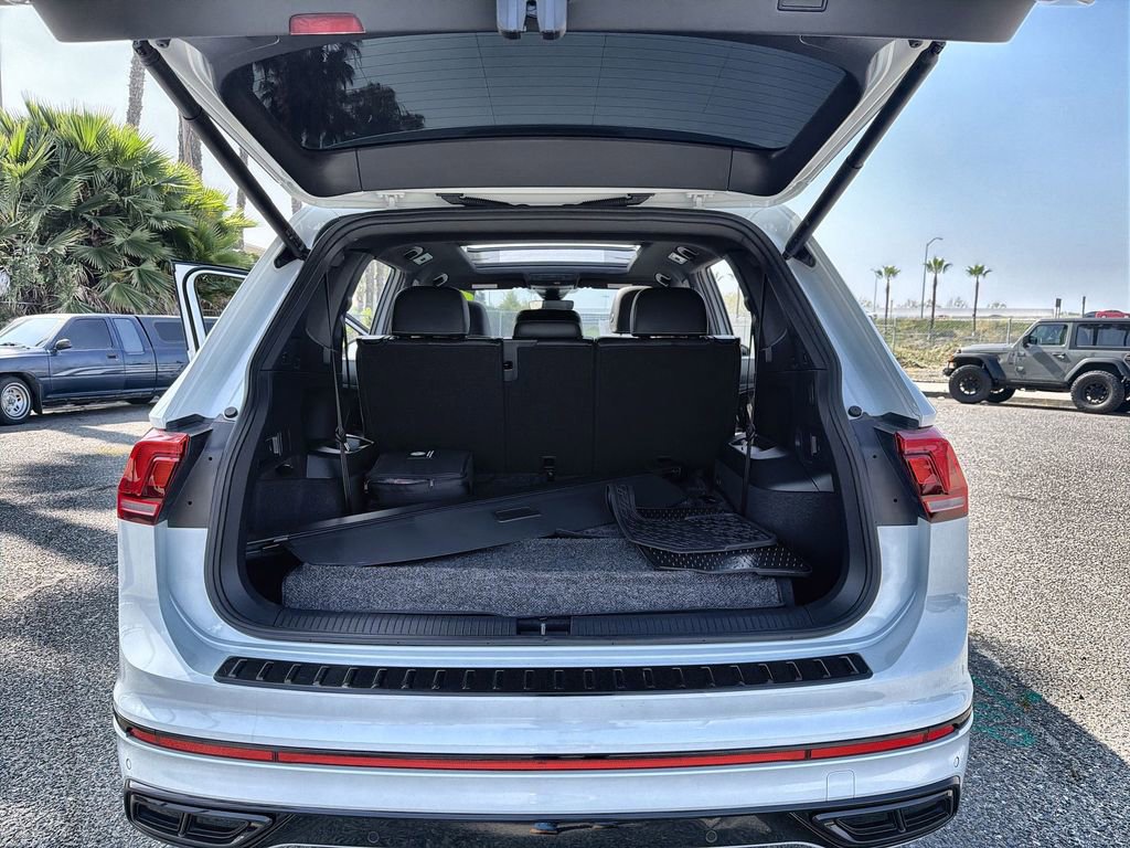 Used 2024 Volkswagen Tiguan SE R-Line image 20