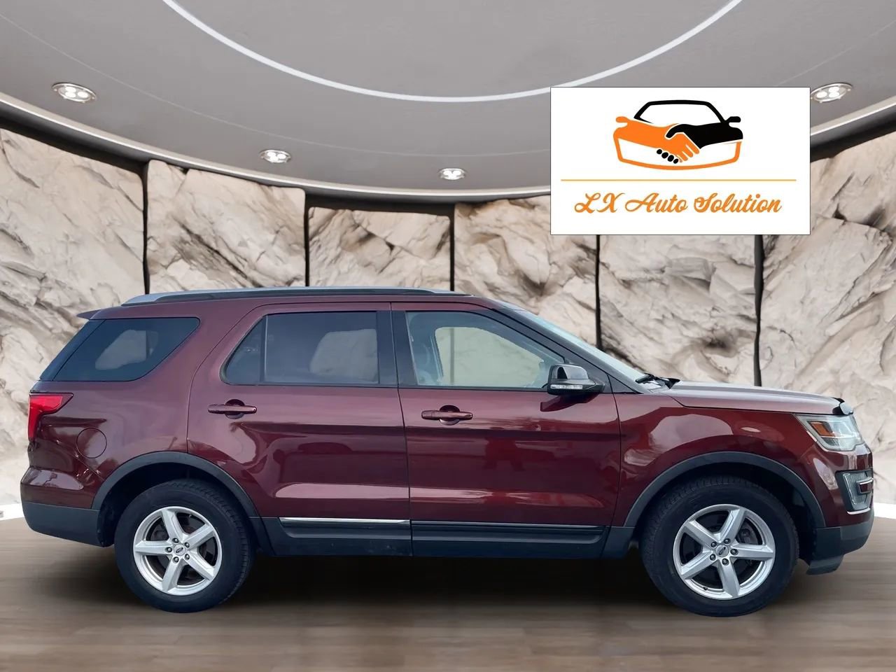 Used 2016 Ford Explorer XLT w/ Equipment Group 201A image 7