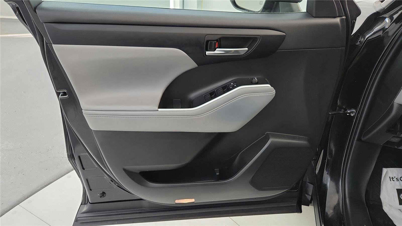 Certified 2022 Toyota Highlander XLE image 35