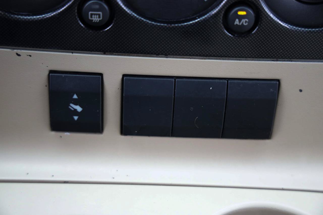 Used 2006 Ford Explorer XLT RWD image 30