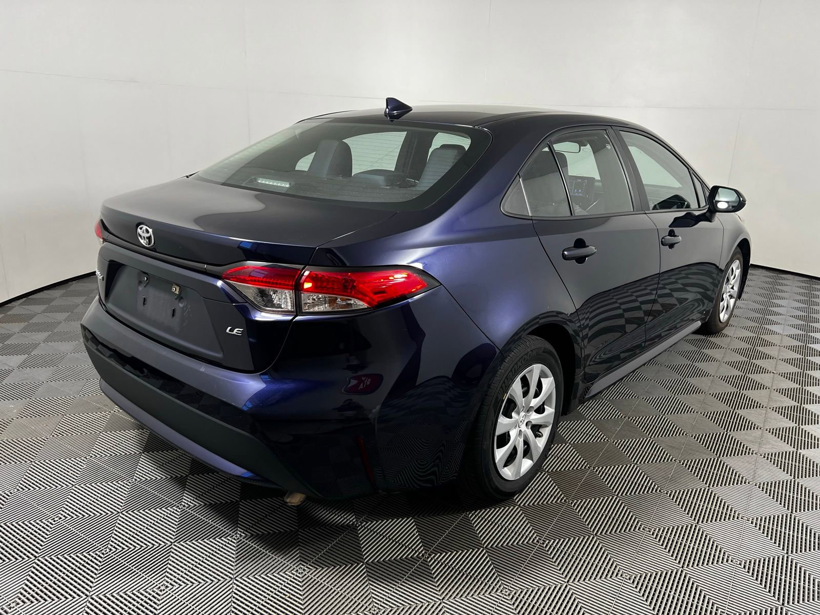 Used 2024 Toyota Corolla LE FWD image 5