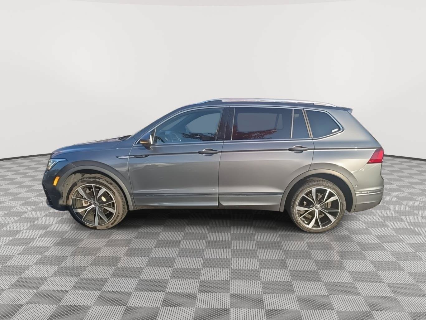 Used 2023 Volkswagen Tiguan SEL R-Line AWD/4WD image 8