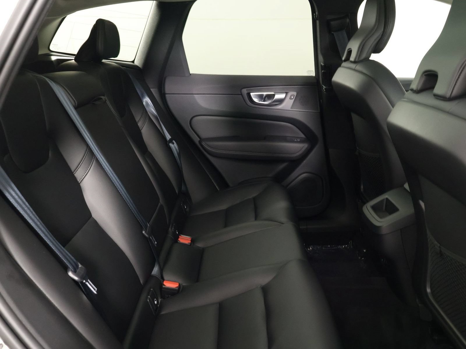 Certified 2024 Volvo XC60 B5 Core AWD/4WD image 30