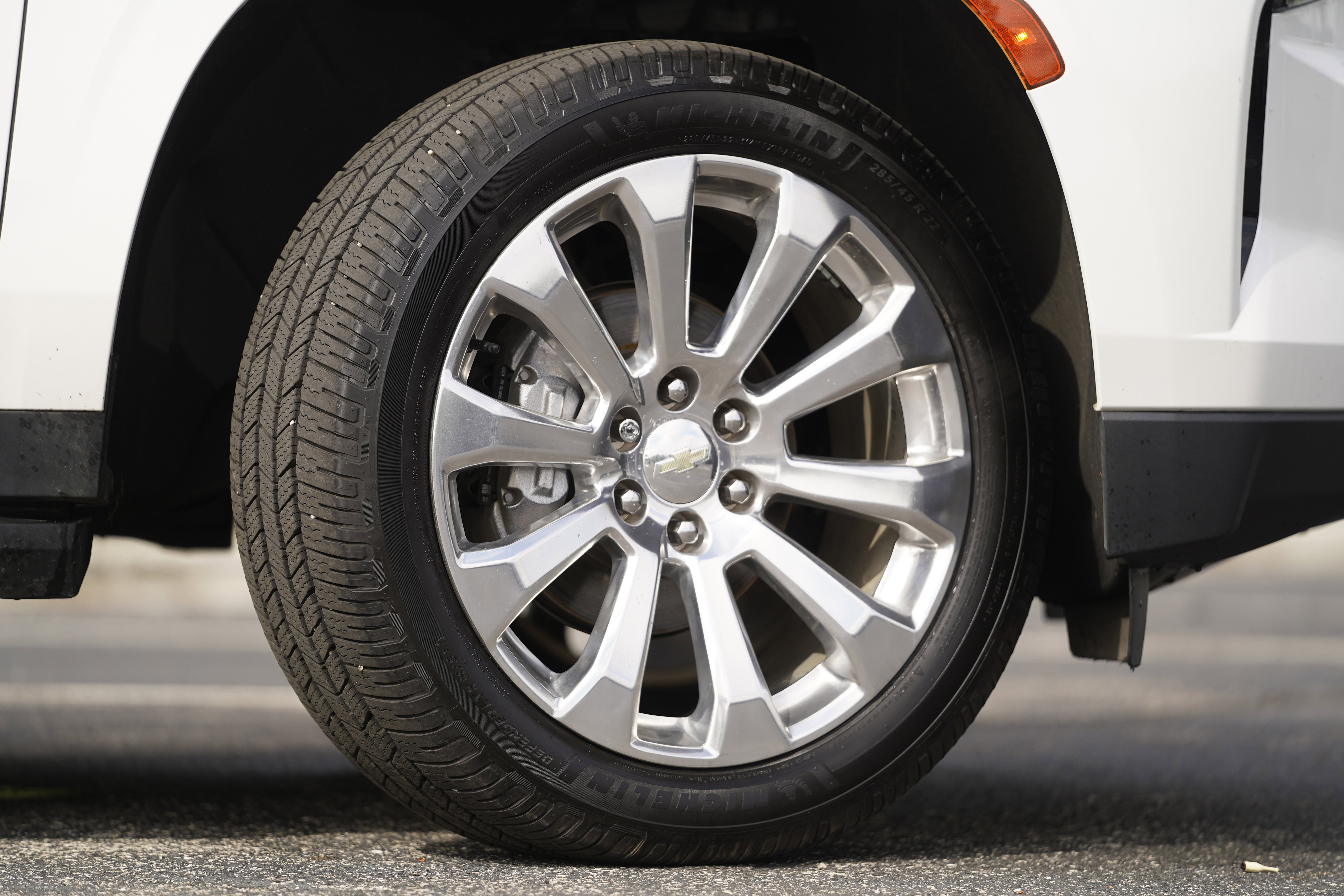 Used 2021 Chevrolet Suburban Premier w/ Premium Package RWD image 38