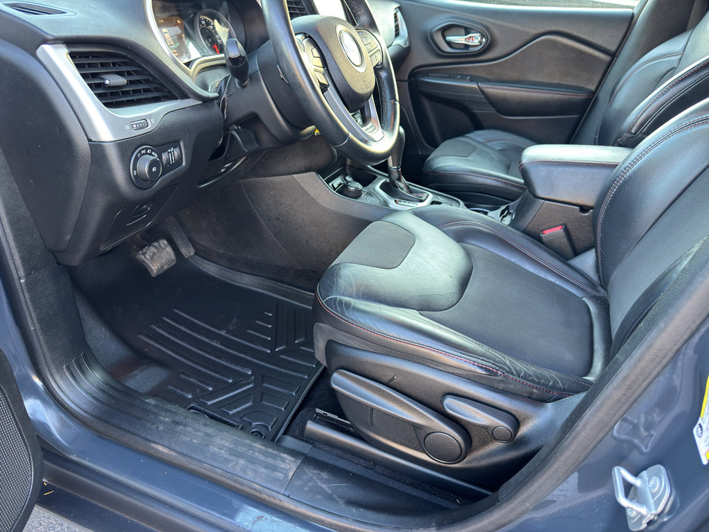 Used 2017 Jeep Cherokee Trailhawk image 16