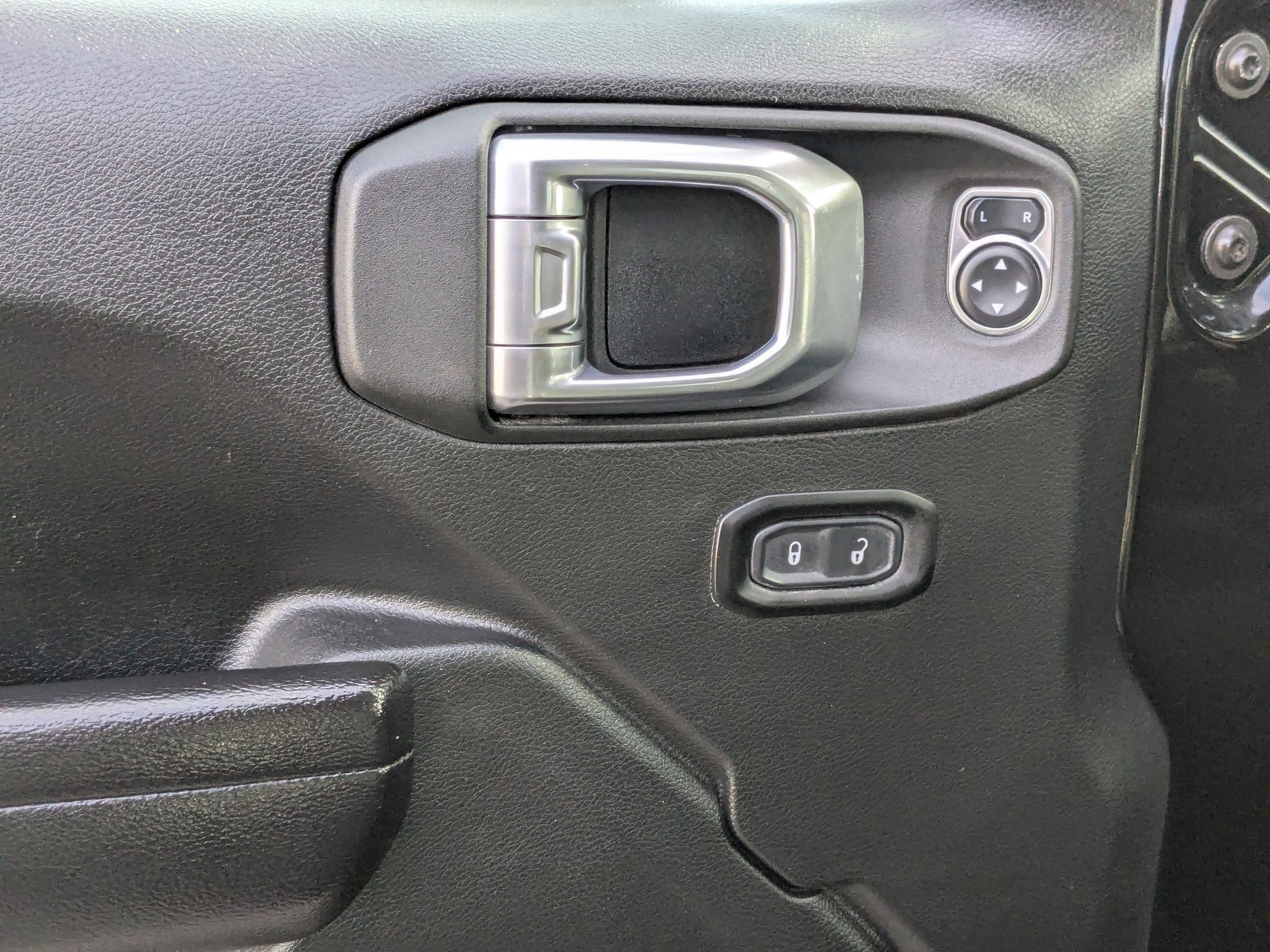 Used 2021 Jeep Gladiator Willys image 15