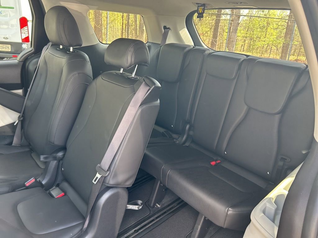 Used 2024 Kia Carnival LX image 25