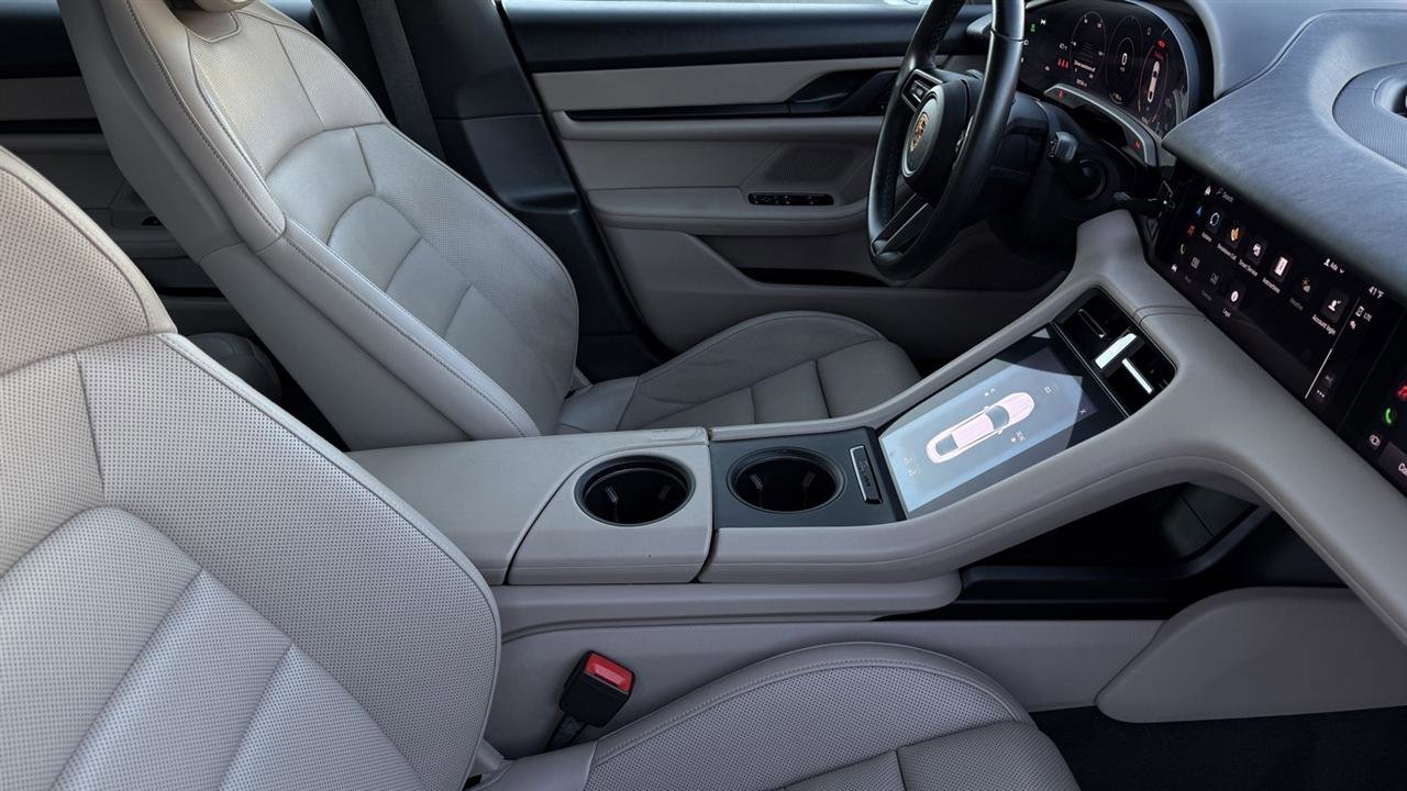 Used 2022 Porsche Taycan image 45