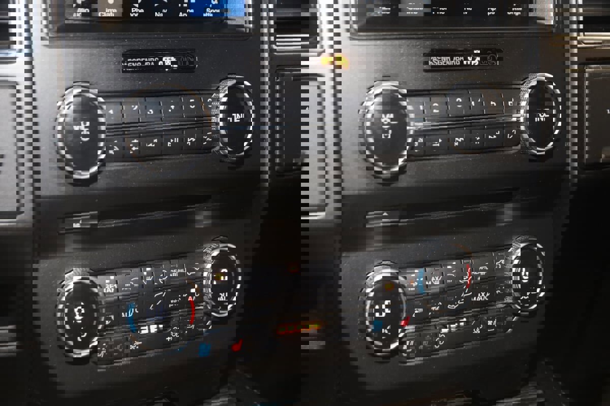 Used 2018 Ford Expedition Limited w/ Equipment Group 302A image 28