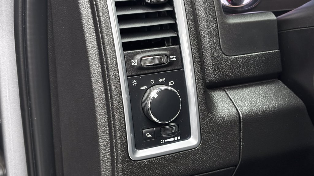 Used 2024 RAM 1500 Warlock AWD/4WD image 18