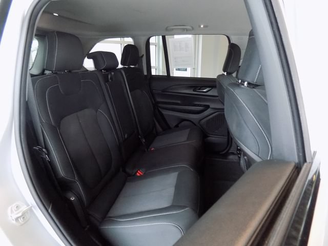 Certified 2024 Jeep Grand Cherokee Laredo RWD image 29