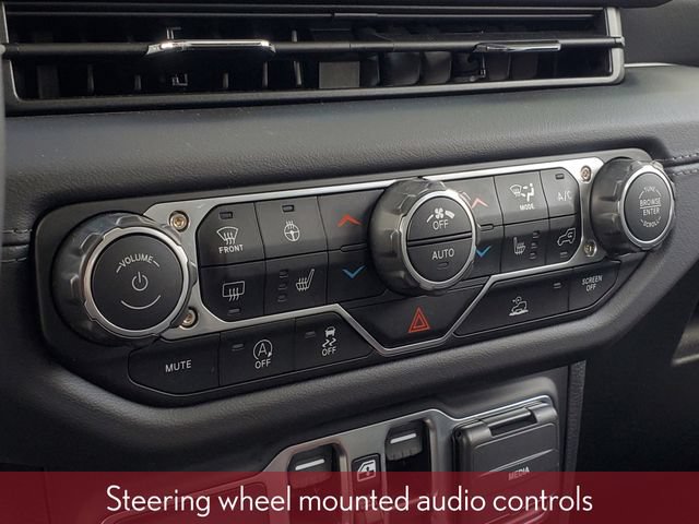 Used 2025 Jeep Wrangler Unlimited Sahara w/ Technology Group AWD/4WD image 28