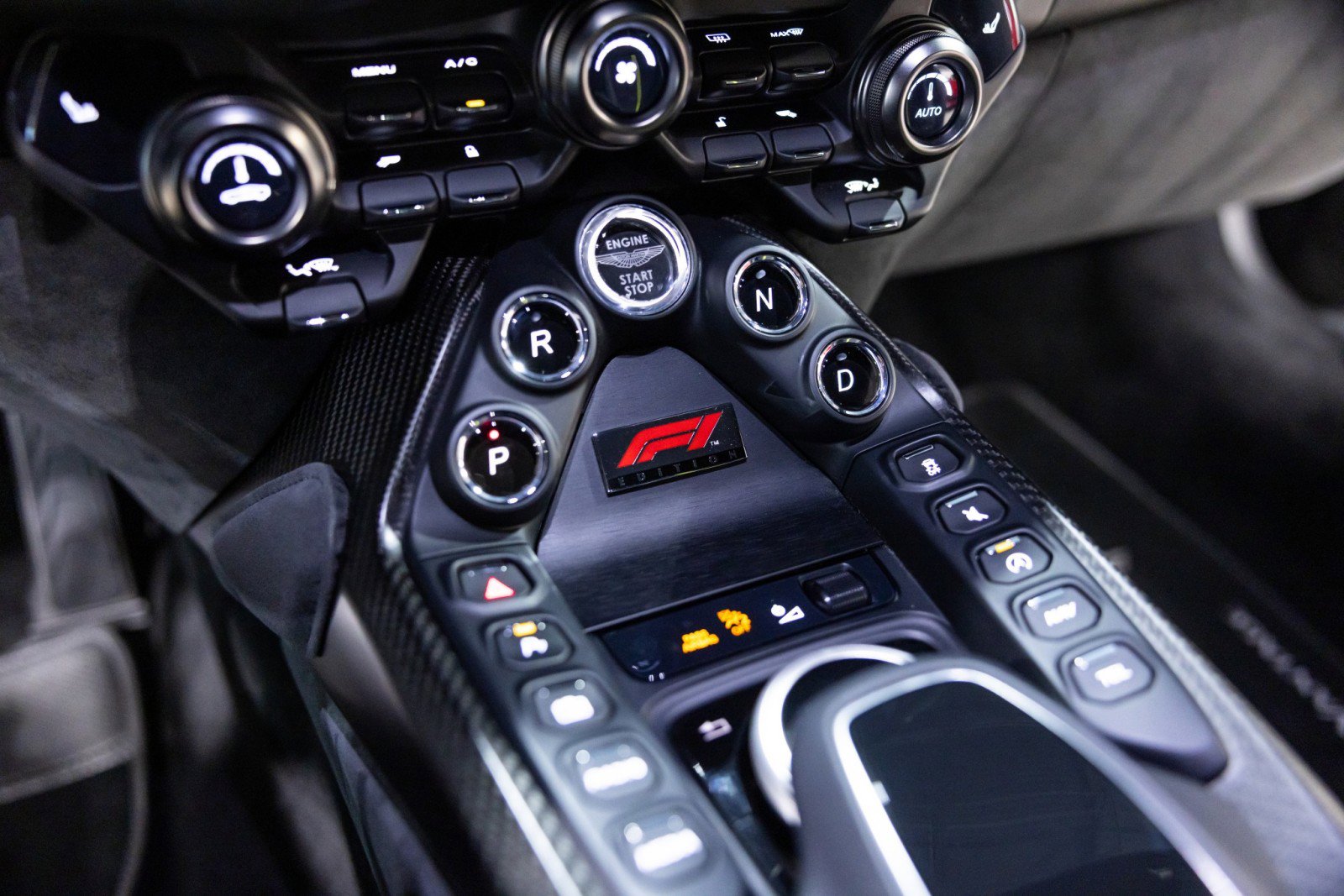 Used 2022 Aston Martin V8 Vantage Coupe RWD image 48