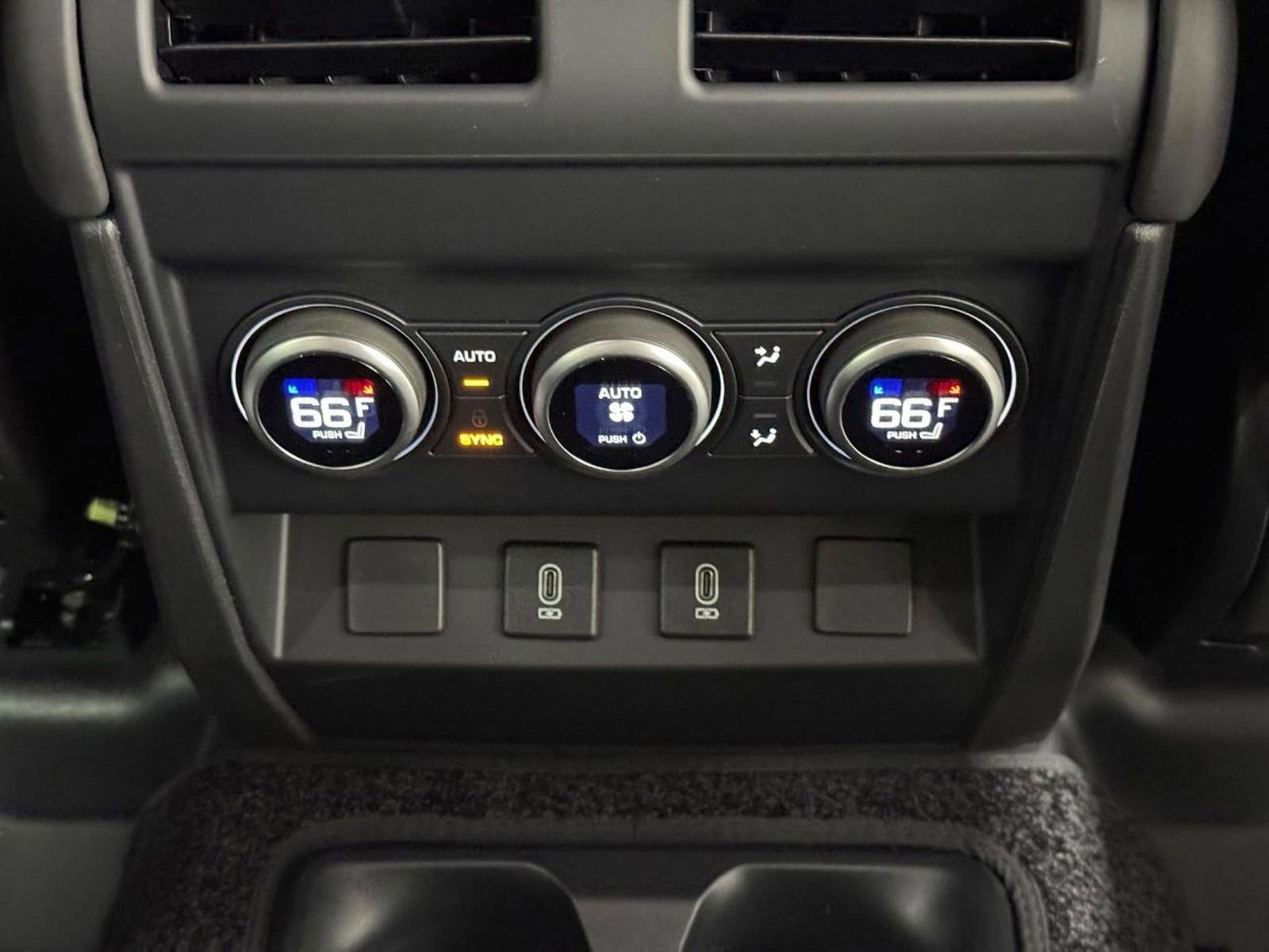 New 2026 Land Rover Defender 130 X-Dynamic SE image 11