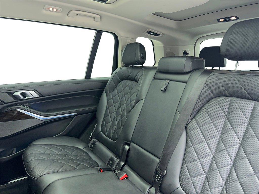 Used 2024 BMW X7 xDrive40i image 33