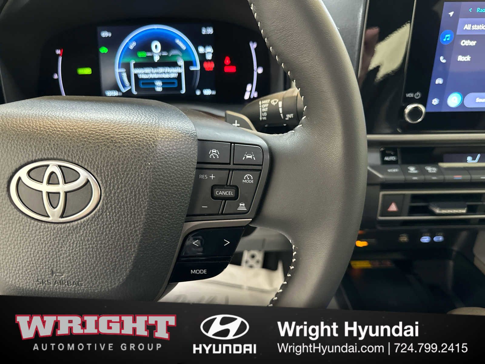 Used 2025 Toyota Camry SE w/ Convenience Package image 21