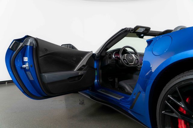 Used 2015 Chevrolet Corvette Z06 w/ 3LZ Preferred Equipment Group image 14