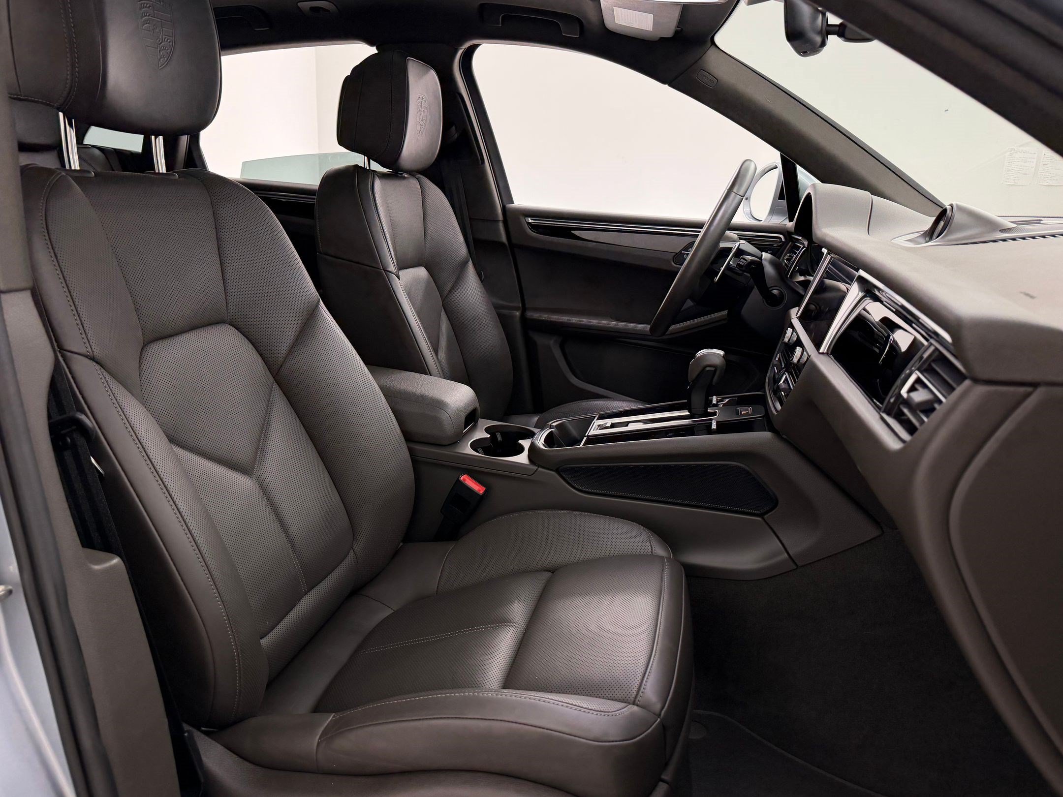 Certified 2024 Porsche Macan S AWD/4WD image 24