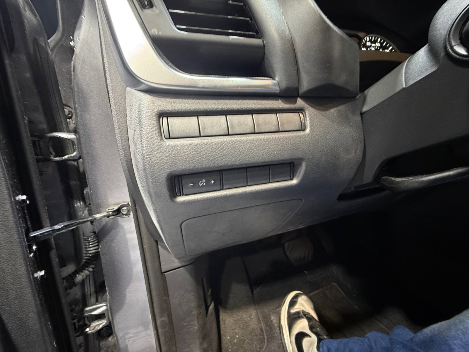 Used 2021 Nissan Rogue S image 12