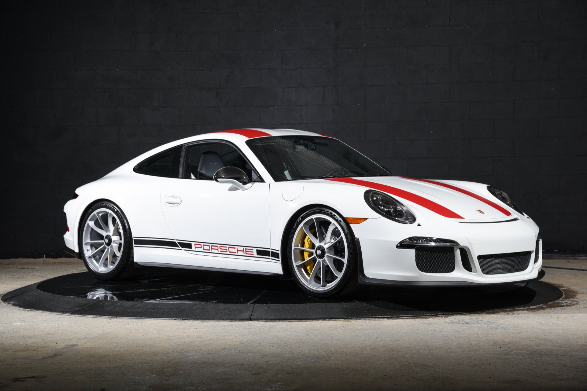 Used 2016 Porsche 911 R RWD image 2