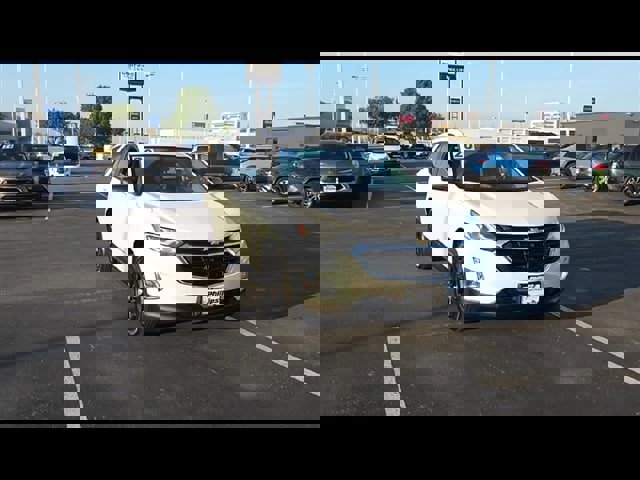 Used 2020 Chevrolet Equinox LS w/ LS Convenience Package image 2