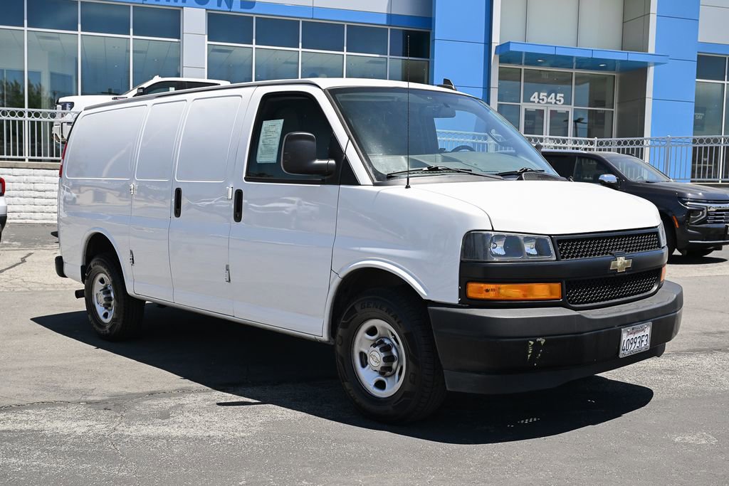 Used 2021 Chevrolet Express 2500 RWD image 2