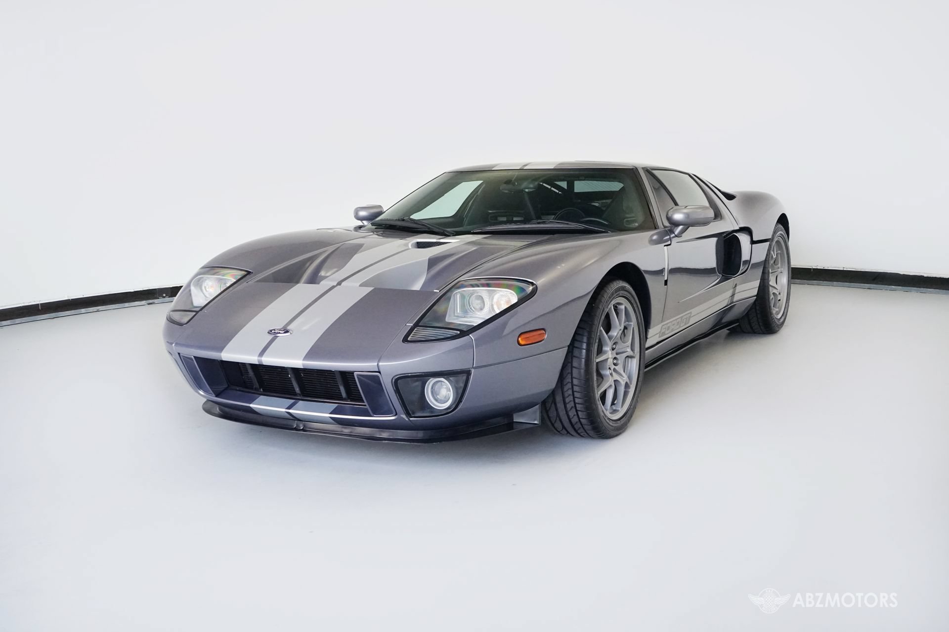 Used 2006 Ford GT RWD image 2