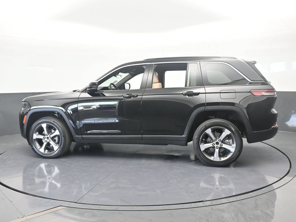 Used 2026 Jeep Grand Cherokee Limited RWD image 3