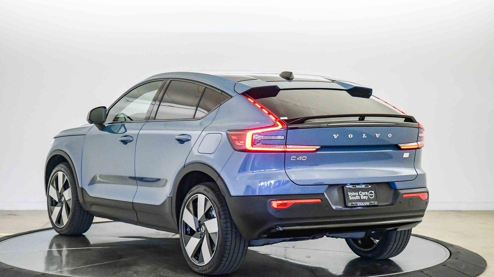 Certified 2023 Volvo C40 P8 Recharge Plus w/ Climate Package AWD/4WD image 2